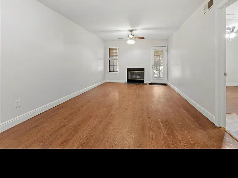 1101 Green Tree Ct #B — Photo 1