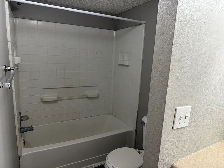 1316 N Norman Ave — Photo 6