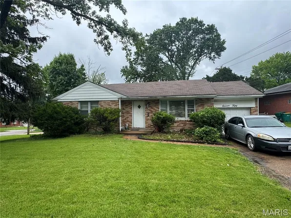 1150 Astoria Dr, Saint Louis, MO 63137