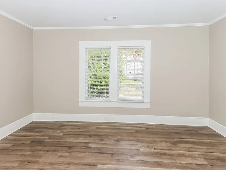 1350006_017_living_room_13187342.jpg