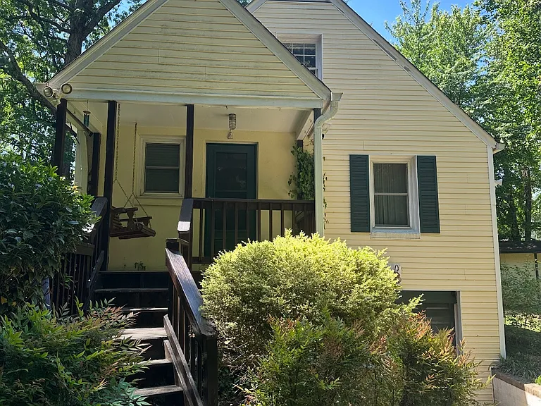 3820 Russell Rd — Photo 2