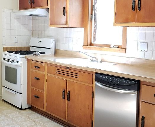 5th image of 3208 Sunnyside Ave
