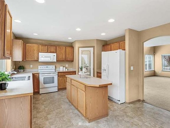 3rd image of 12705 119th Avenue Ct E