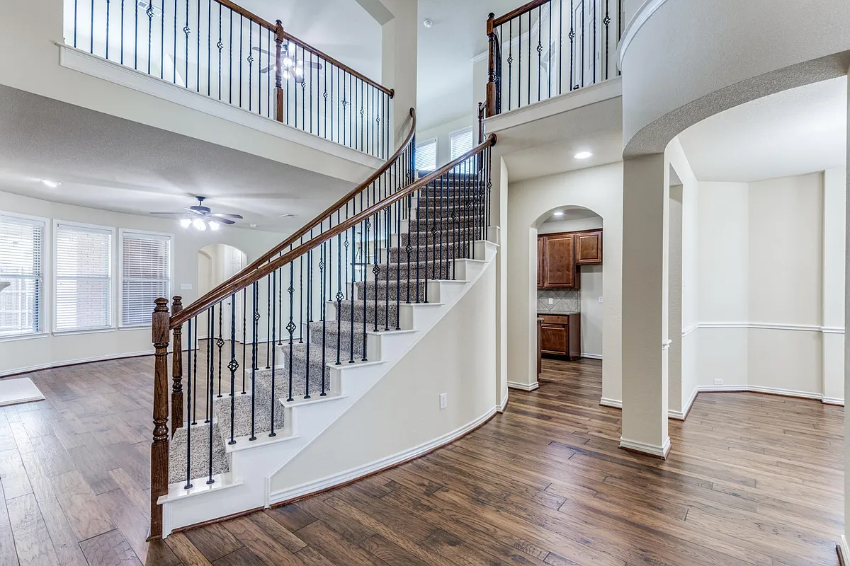 Building Photo - 11233 Seguin Dr