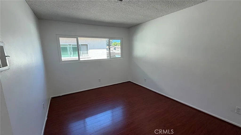 2 bed, 700 sqft, $2,500 — Photo 2