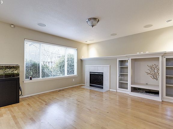 3rd image of 531 NE Caden Ave