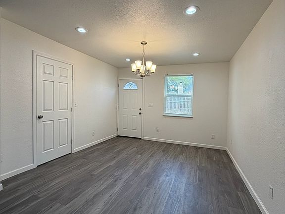 3rd image of 9427 Valley Ridge