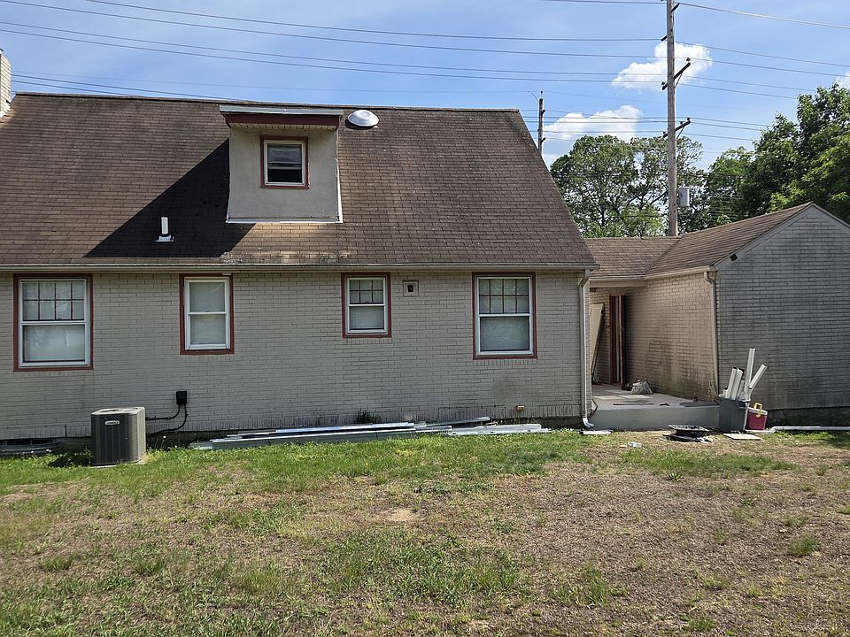 2nd image of 807 E Evesham Rd