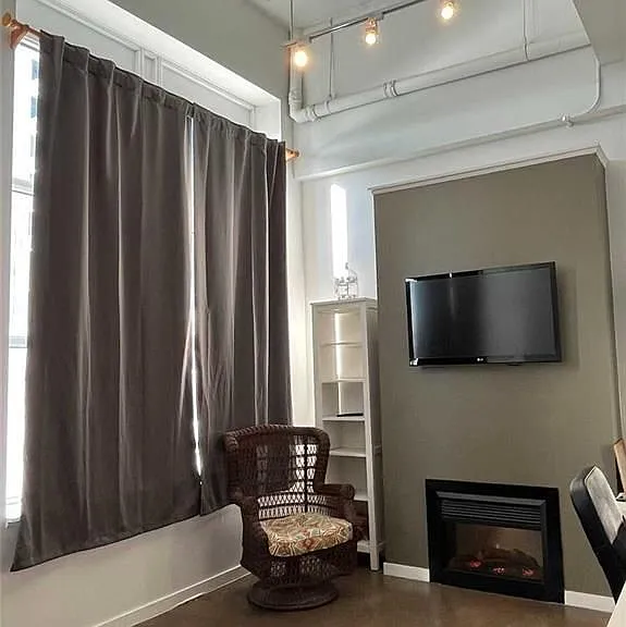 404 King St W #422 — Photo 3