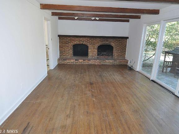5th image of 4705 Hornbeam Dr