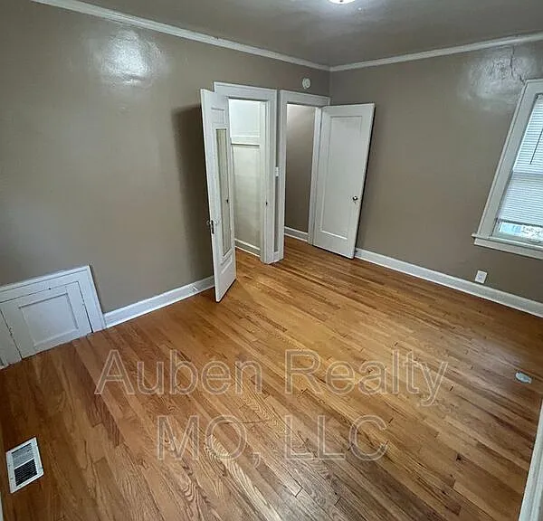 5446 Charlotte St #1F — Photo 26