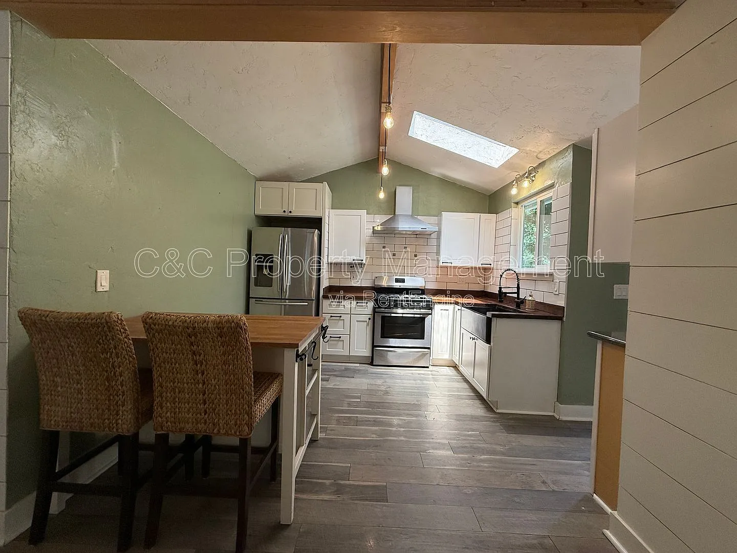 2 bed, 1.0 bath, 1076 sqft, $3,600 — Photo 3