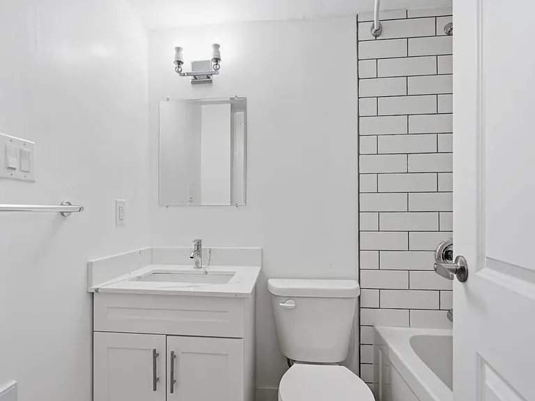 227 Cathcart St — Photo 16