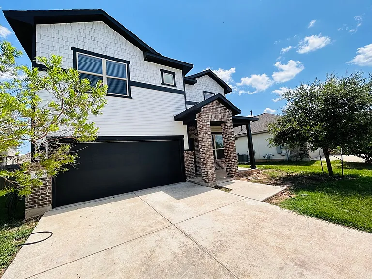 1156 Capra Ln — Photo 2