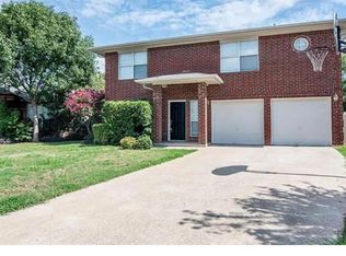 6926 Crystal Ln, North Richland Hills, TX 76182