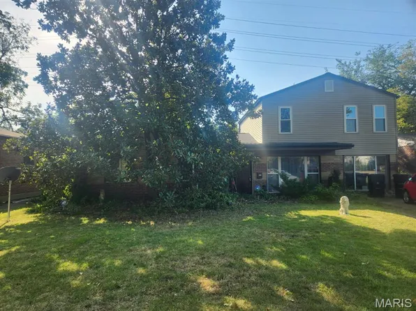 8678 Spoon Dr, Saint Louis, MO 63132