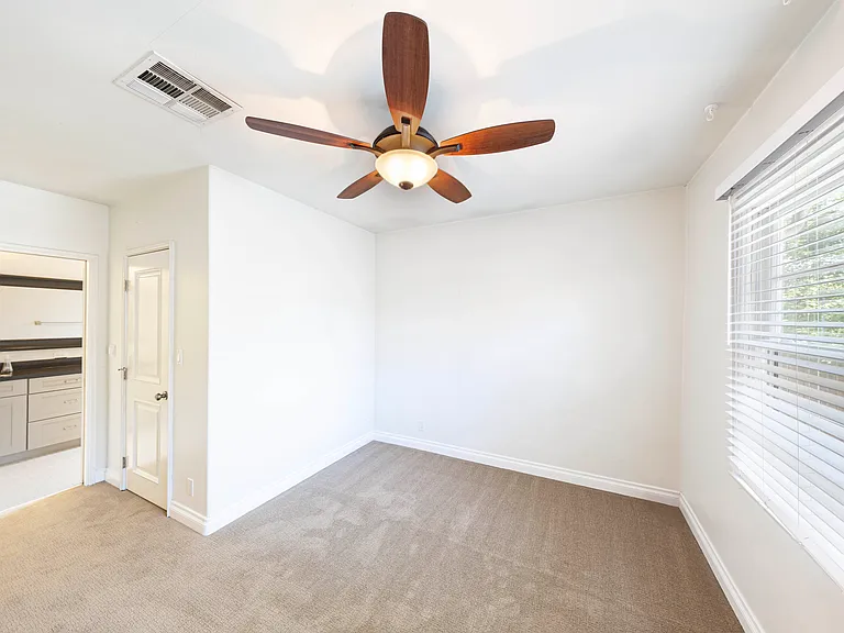 206 S Center St #A — Photo 15