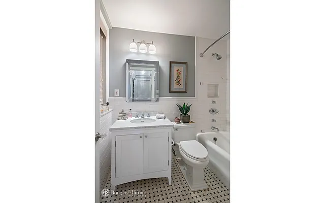 Sold by Douglas Elliman | media 37