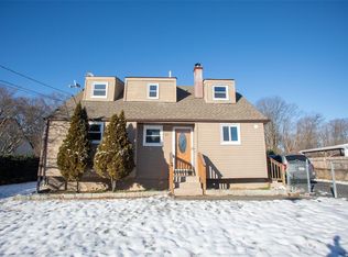 65 Pilgrim Rd, Brentwood, NY 11717