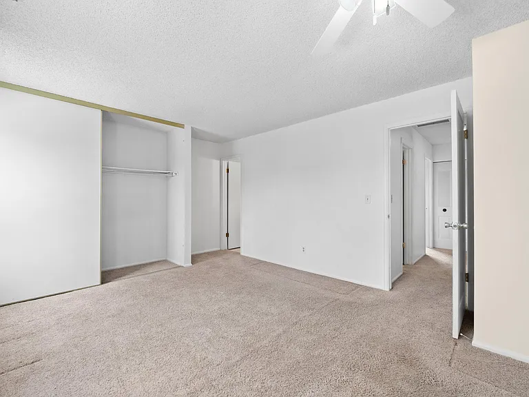 1009 S Lewiston Way — Photo 32