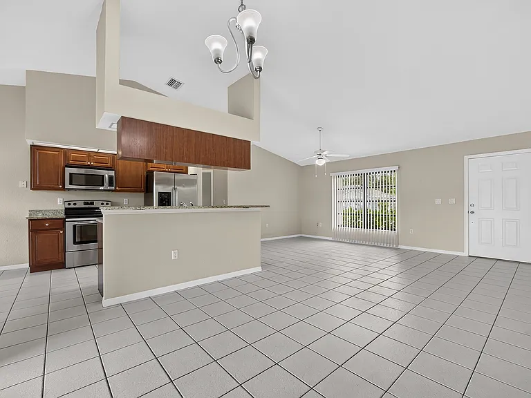 23245 Lehigh Ave — Photo 8