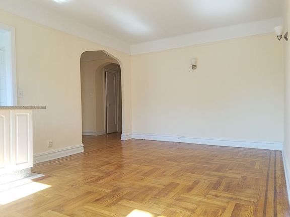 4th image of 4141 46th St APT 3F