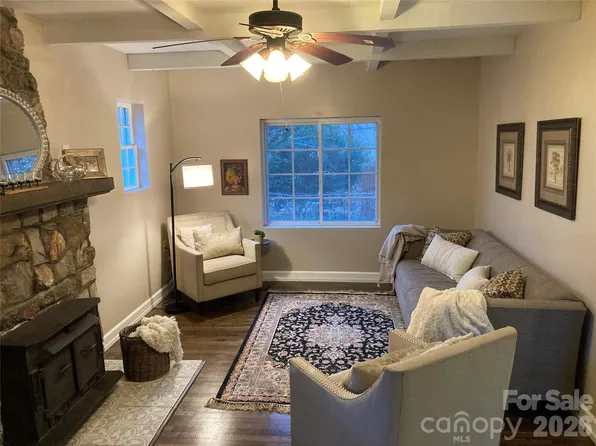 201 Merriman Rd, Hendersonville, NC 28791