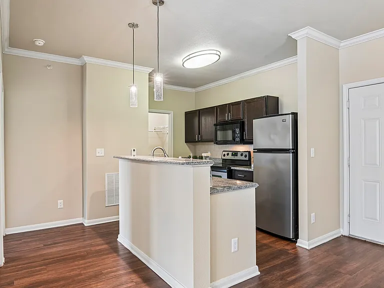 Skyview West Apartments — Photo 4