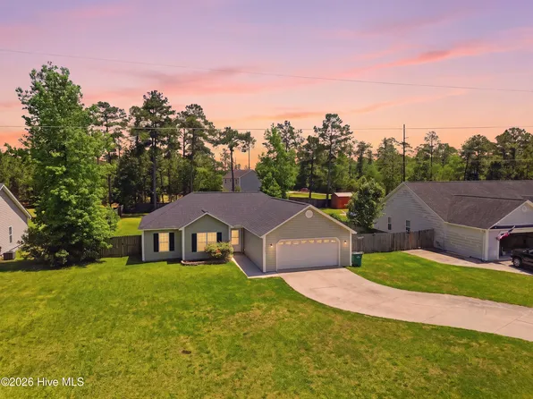 104 Van Riggs Road, Hubert, NC 28539