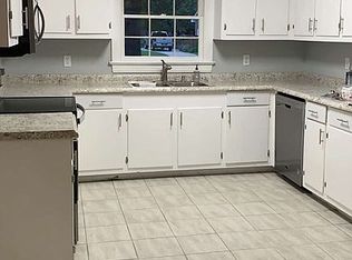 201 Dellwood Dr, Greenville, NC 27858