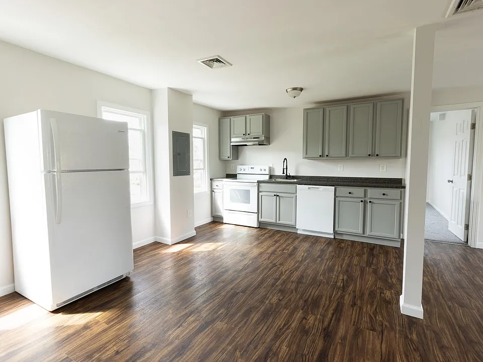 424 N Main St #2
