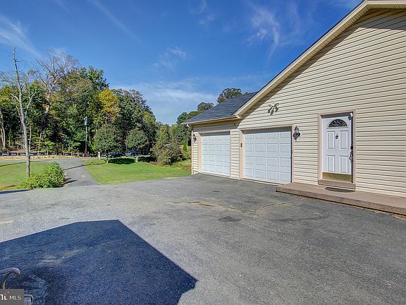 3rd image of 8 Little Rocky Run Ln