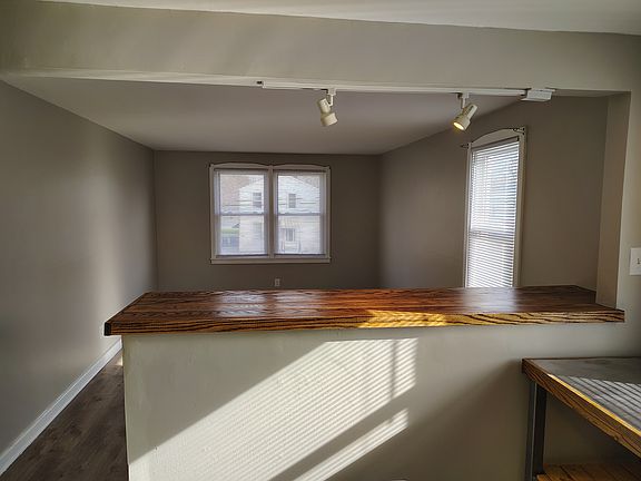3rd image of 106 Kamper Ave