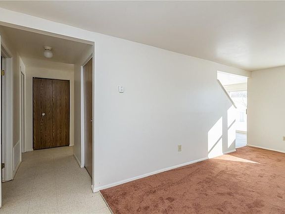 3rd image of 25094 Cooper Ave