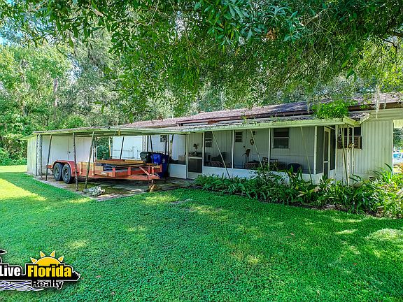 3rd image of 134 Twin Lakes Cir