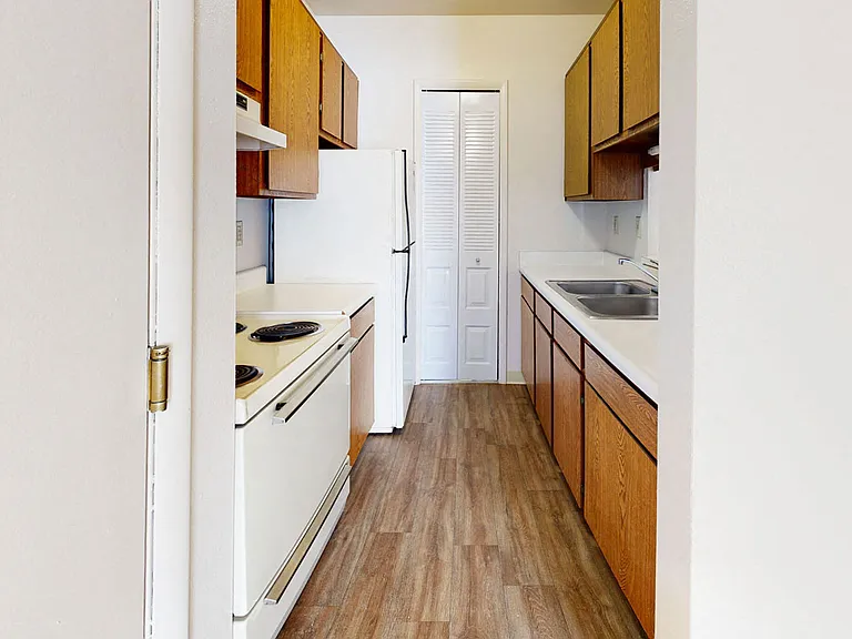 Wood Creek Apartments — Photo 27