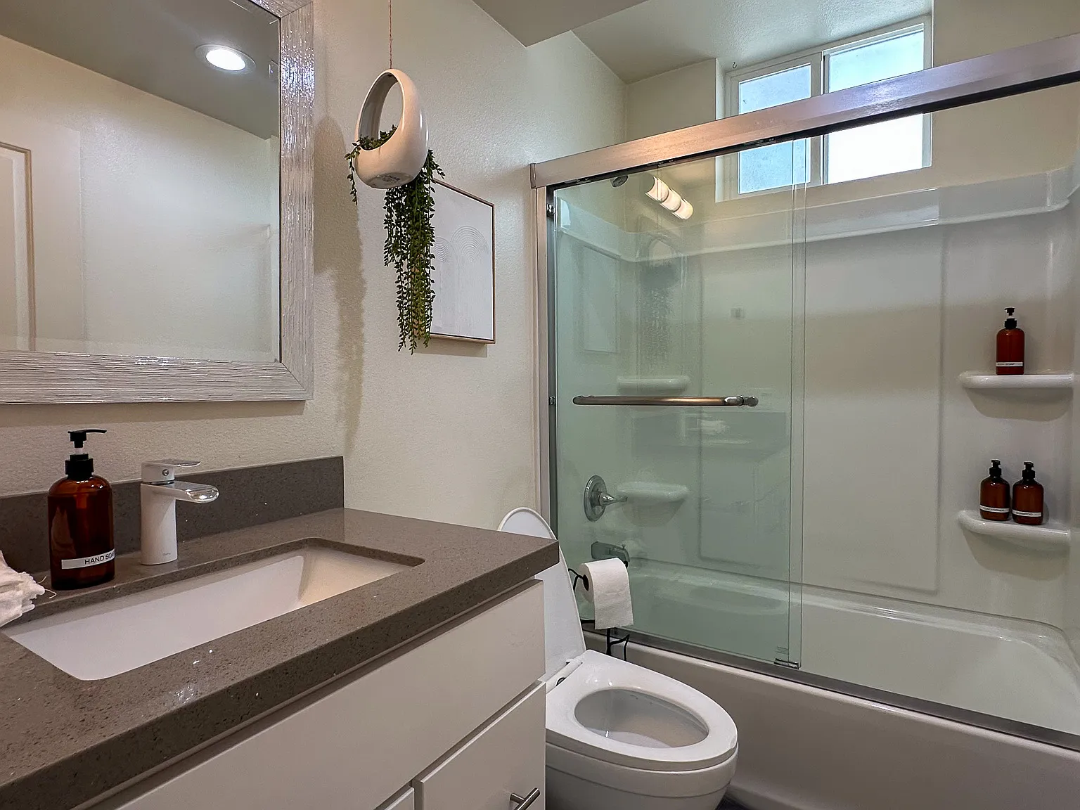 2 bed, 955 sqft, $3,995 — Photo 4
