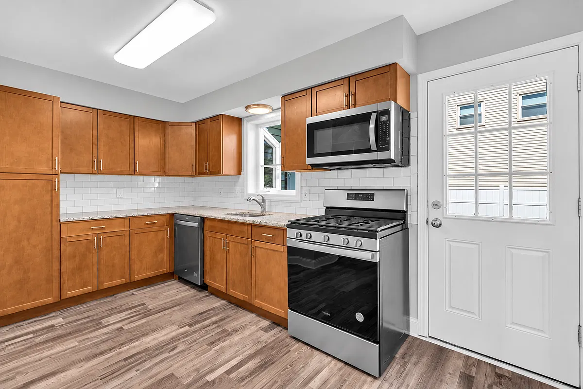 3 bed, 1.5 bath, 1378 sqft, $2,850 — Photo 1