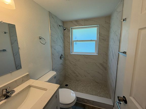 3rd image of 5904 Kingsview Ln #B