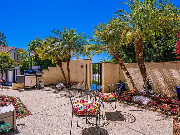 3rd image of 303 Avenida De Royale