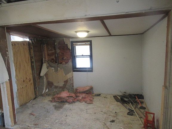 4th image of 113 N Spring St