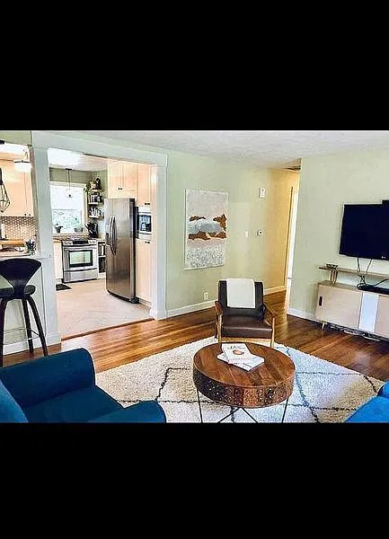 3 bed, 1.5 bath, 1150 sqft, $2,200 — Photo 2