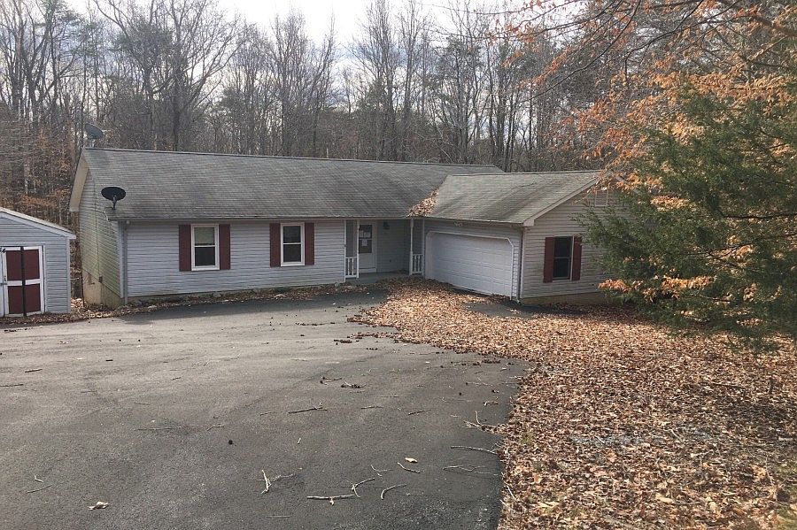 1st image of 34 Berkshire Ln