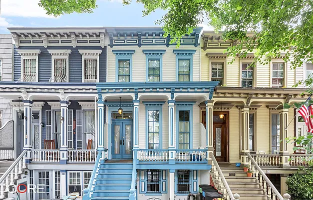 Rented by CORE | media 14