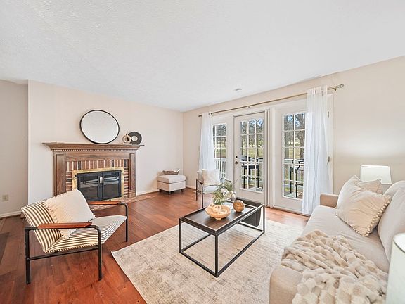 2nd image of 304 Constitution Dr