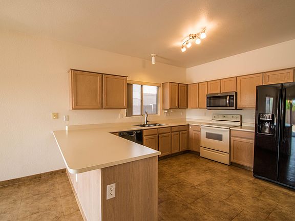 4th image of 10339 W Potter Dr