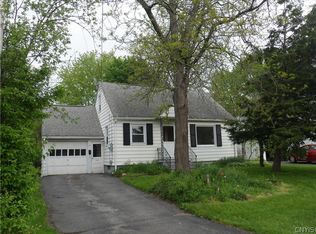 101 Chestnut Hill Dr, Liverpool, NY 13088