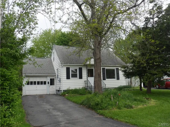 101 Chestnut Hill Dr, Liverpool, NY 13088