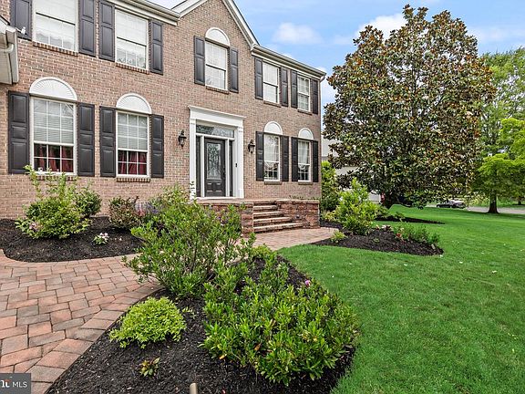 3rd image of 23 Edgewater Dr