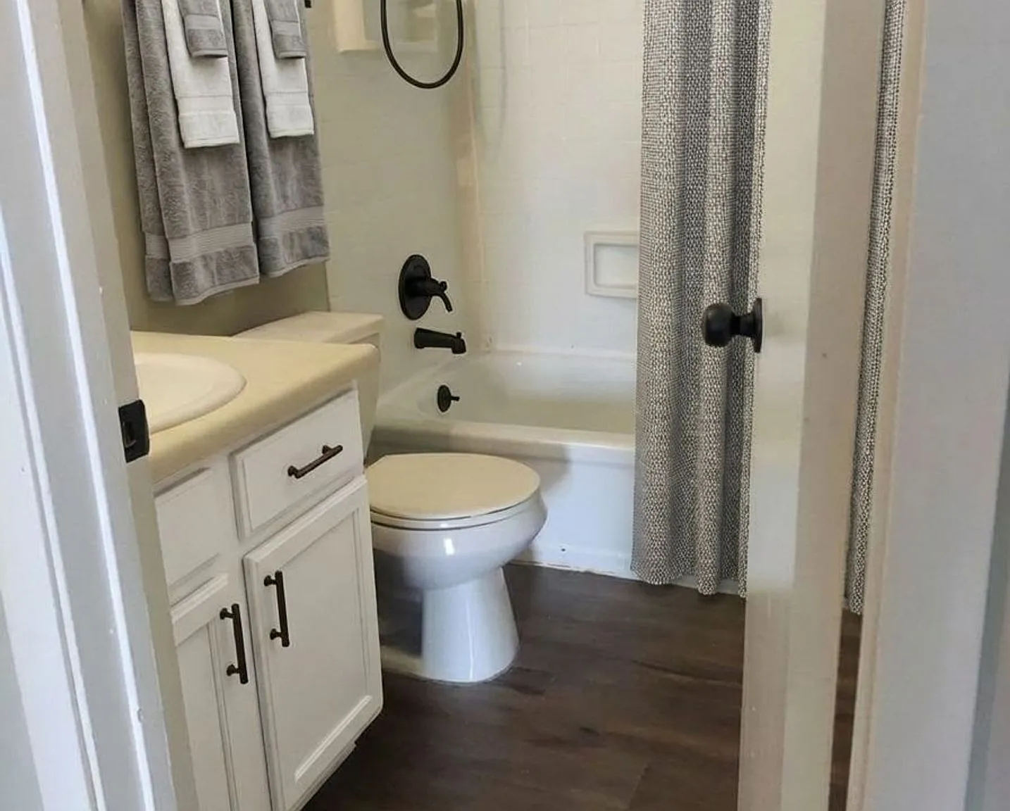 STERLING COURT APARTMENTS — Photo 4